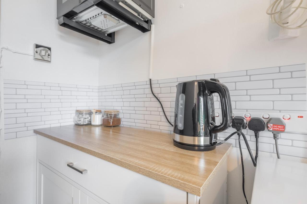 Private Room 6 With Kitchenette By Cb Stays No Minimum Stays CBG エクステリア 写真